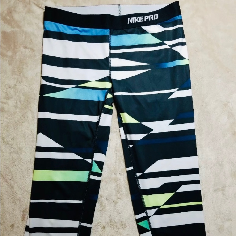 🌷NIKE PRO CAPRI🌷